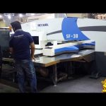 उच्च गुणवत्ता सर्वो सीएनसी हाइड्रोलिक बुर्ज पंच प्रेस मशीनरी