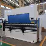 टिकाऊ वेल्डिंग उपकरण 80T / 3200 मिमी हवा उच्च तापमान गर्मी पंप प्रेस ब्रेक डीए 66 टी नियंत्रण प्रणाली के साथ