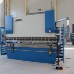 ई 200 सिस्टम डब्ल्यूसी 67 हाइड्रोलिक प्रेस ब्रेक के साथ