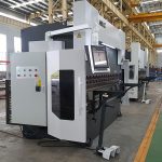 रोबोट के साथ उच्च प्रदर्शन हाइड्रोलिक सिंक्रनाइज़ प्रेस ब्रेक